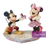 disney_traditions_a_magical_moment_mickey_minnie_4055436_1