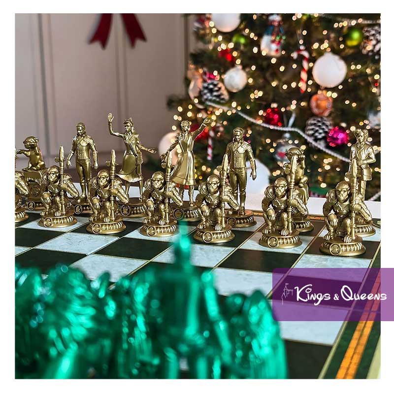 Wicked Chess Set Universal Elphaba Glinda Noble Collection Tin Man Cowardly Lion Scare Crow