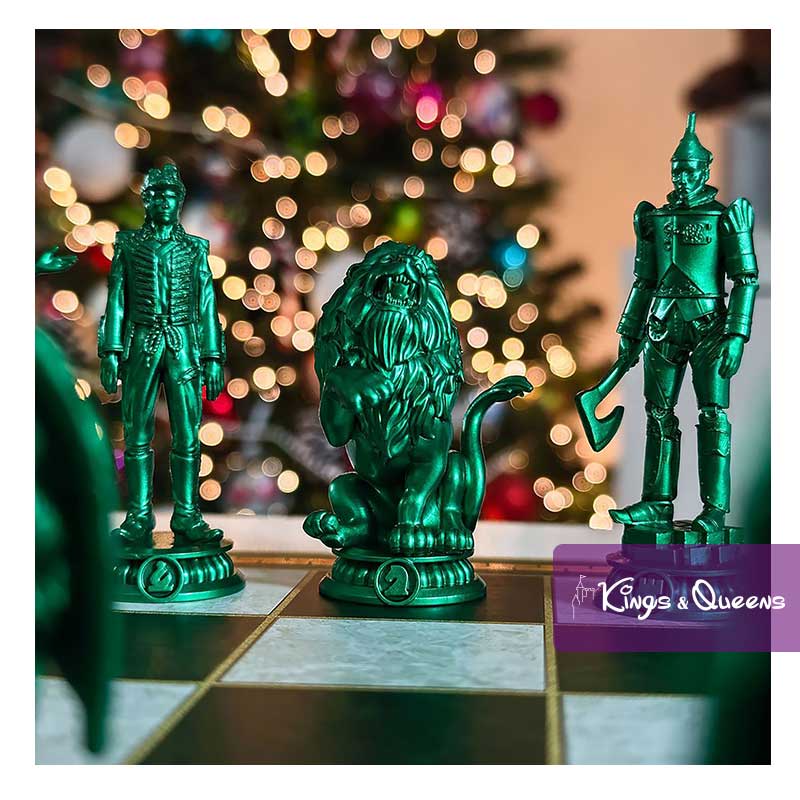 Wicked Chess Set Universal Elphaba Glinda Noble Collection Tin Man Cowardly Lion Scare Crow